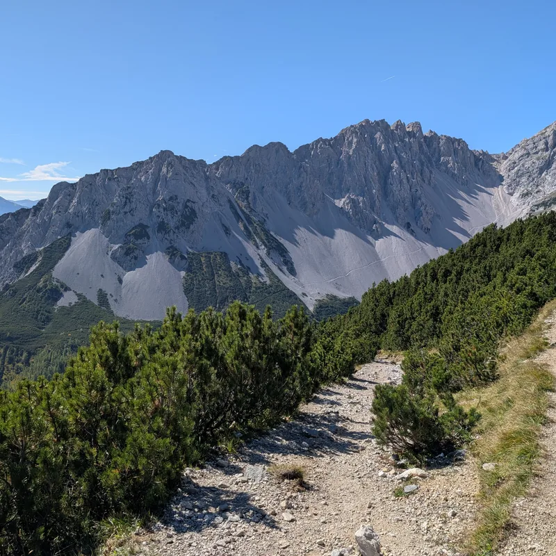 Serpentinen den Hang hinauf