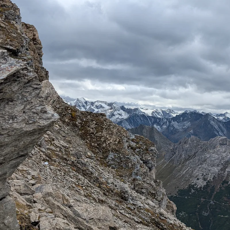 Detailansicht eines felsigen Bergrückens